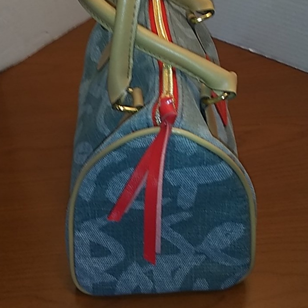Victoria's Secret hand bag. - Picture 6 of 7